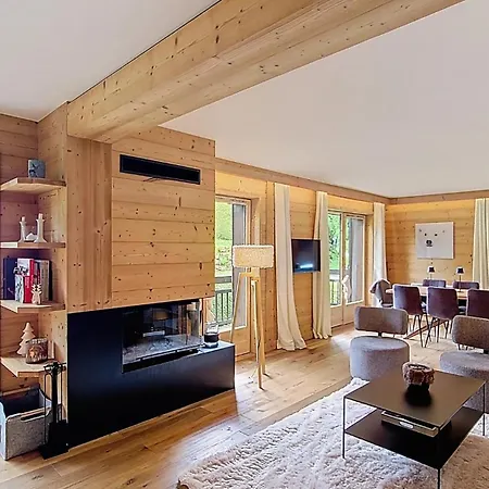 Rochebrune- Superbe De 80 M2 Offrant Un Cadre Elegant- 8 Personnes * 梅杰夫